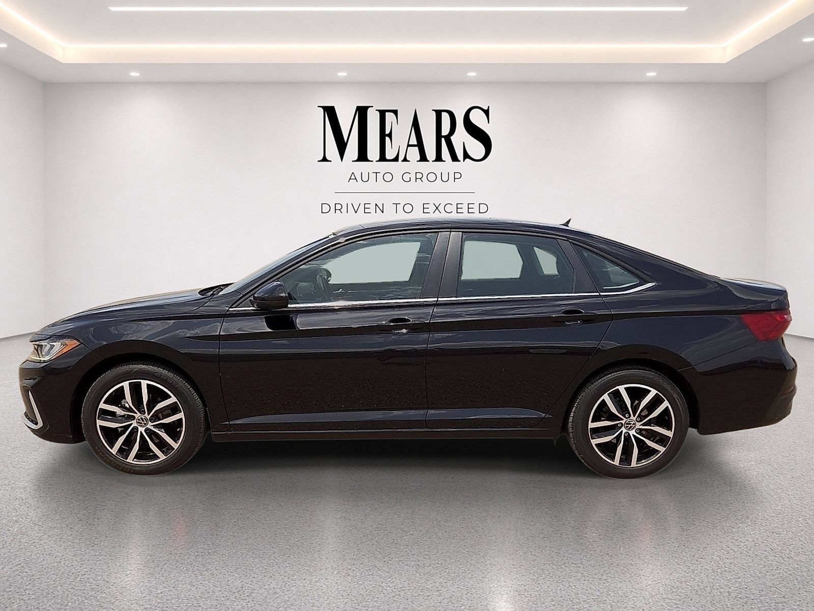 Used 2025 Volkswagen Jetta SE FWD image 2