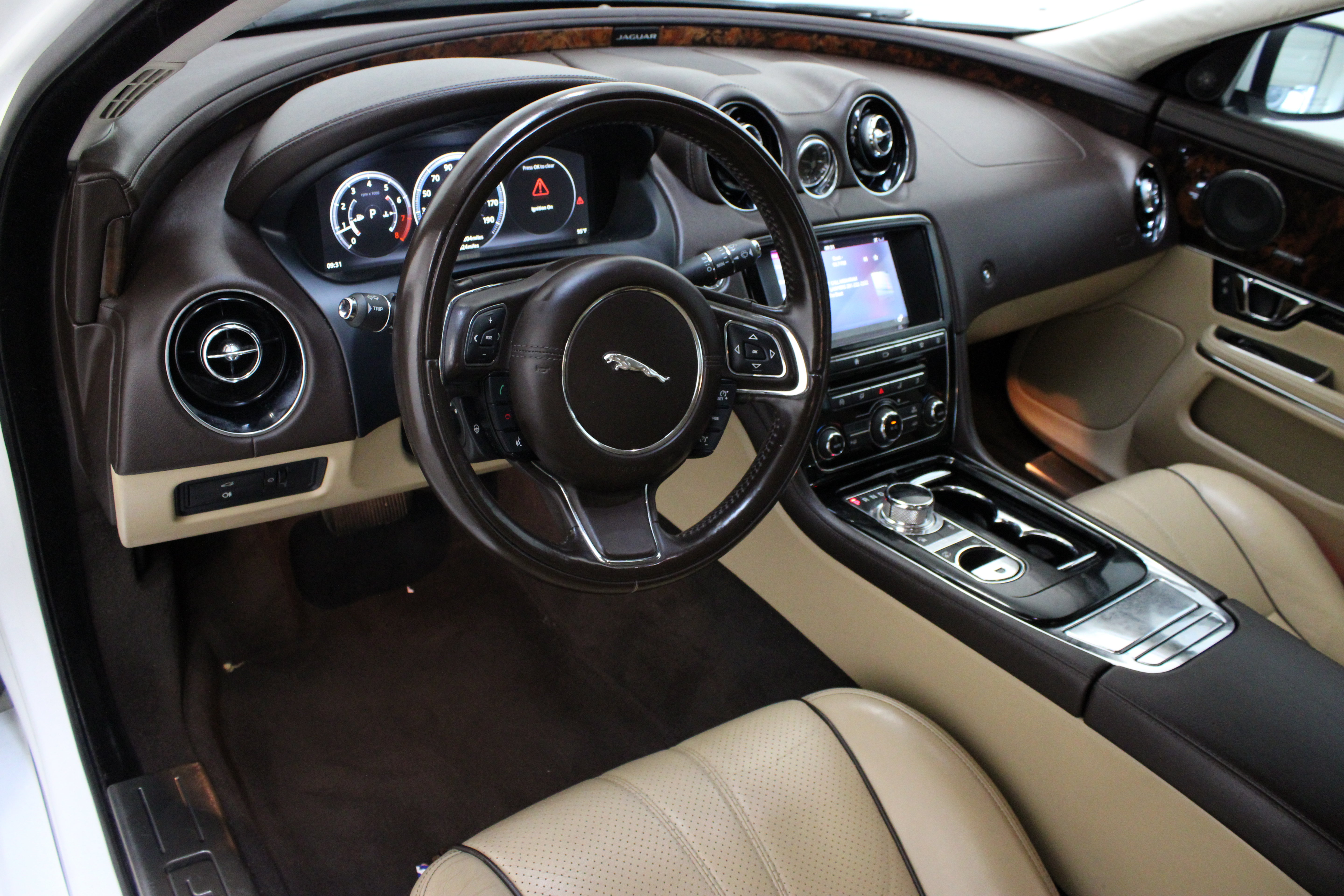 Used 2016 Jaguar XJ R-Sport RWD image 13
