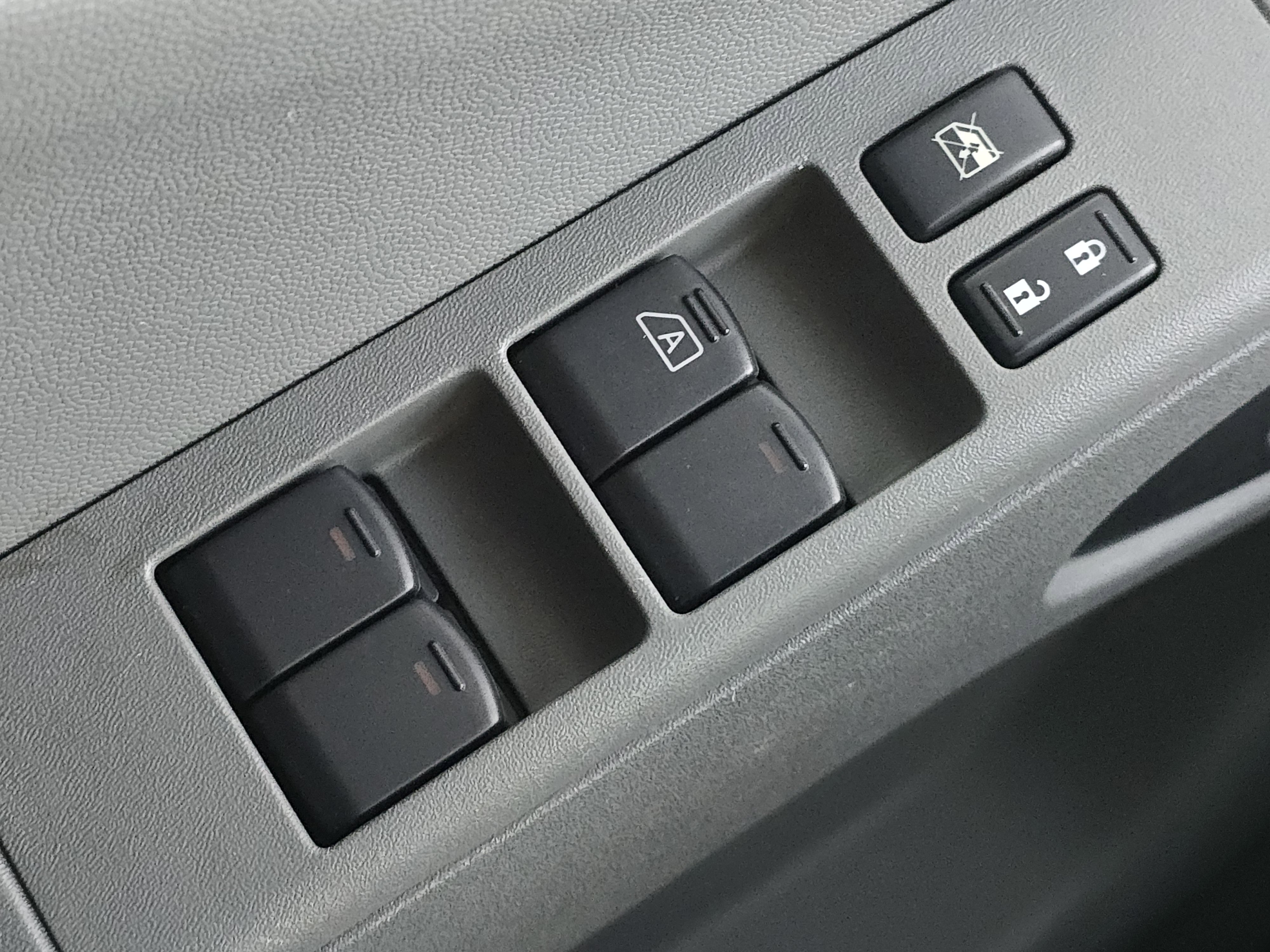 Used 2015 Nissan Frontier Desert Runner image 11