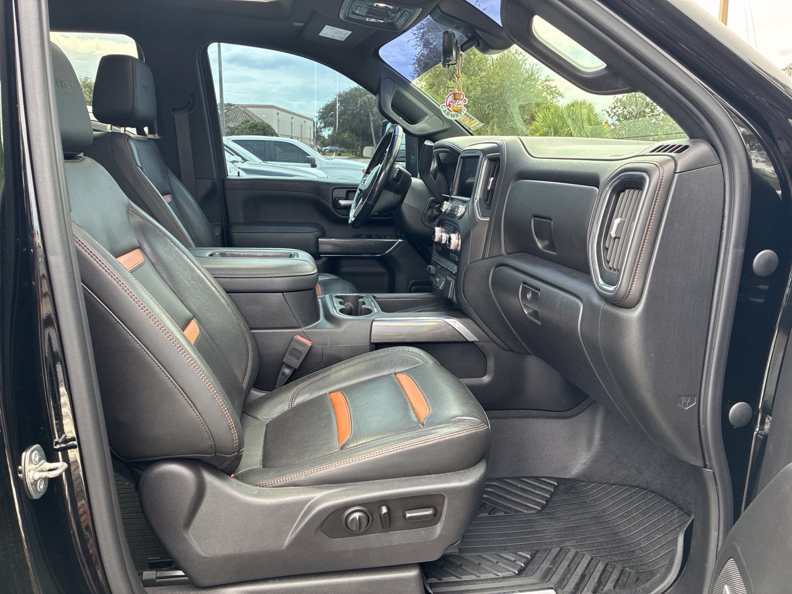 Used 2020 GMC Sierra 2500 AT4 w/ AT4 Premium Package AWD/4WD image 12