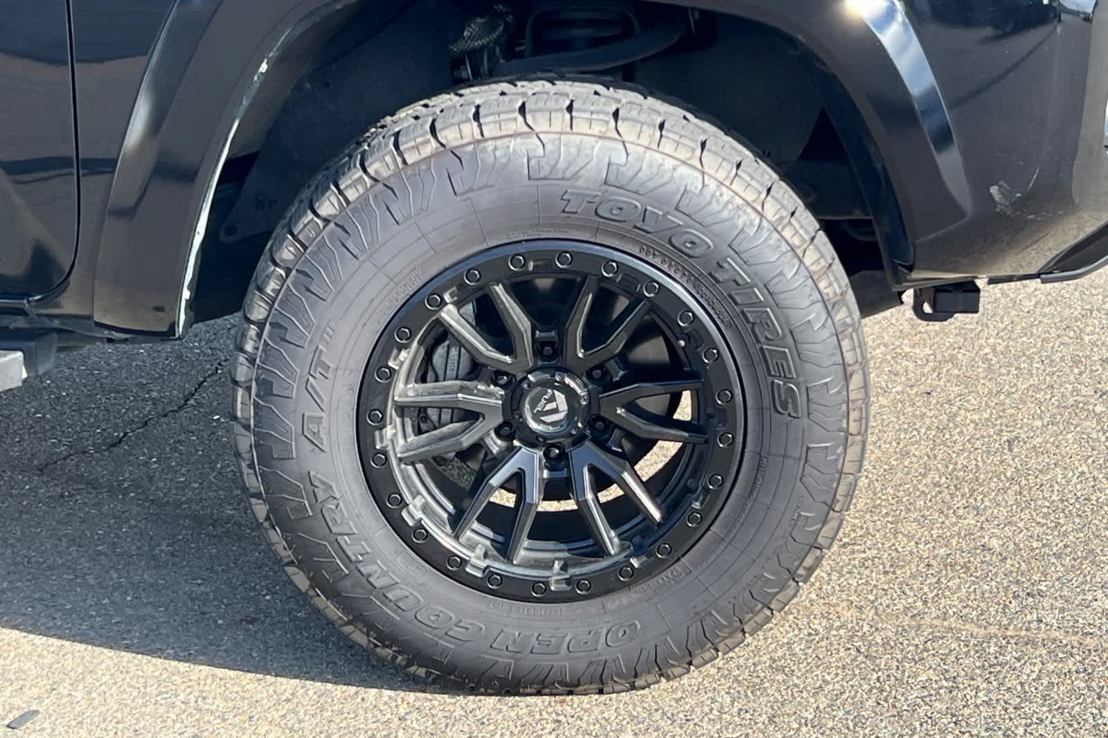 Used 2021 Toyota Tacoma SR5 w/ Technology Package AWD/4WD image 18