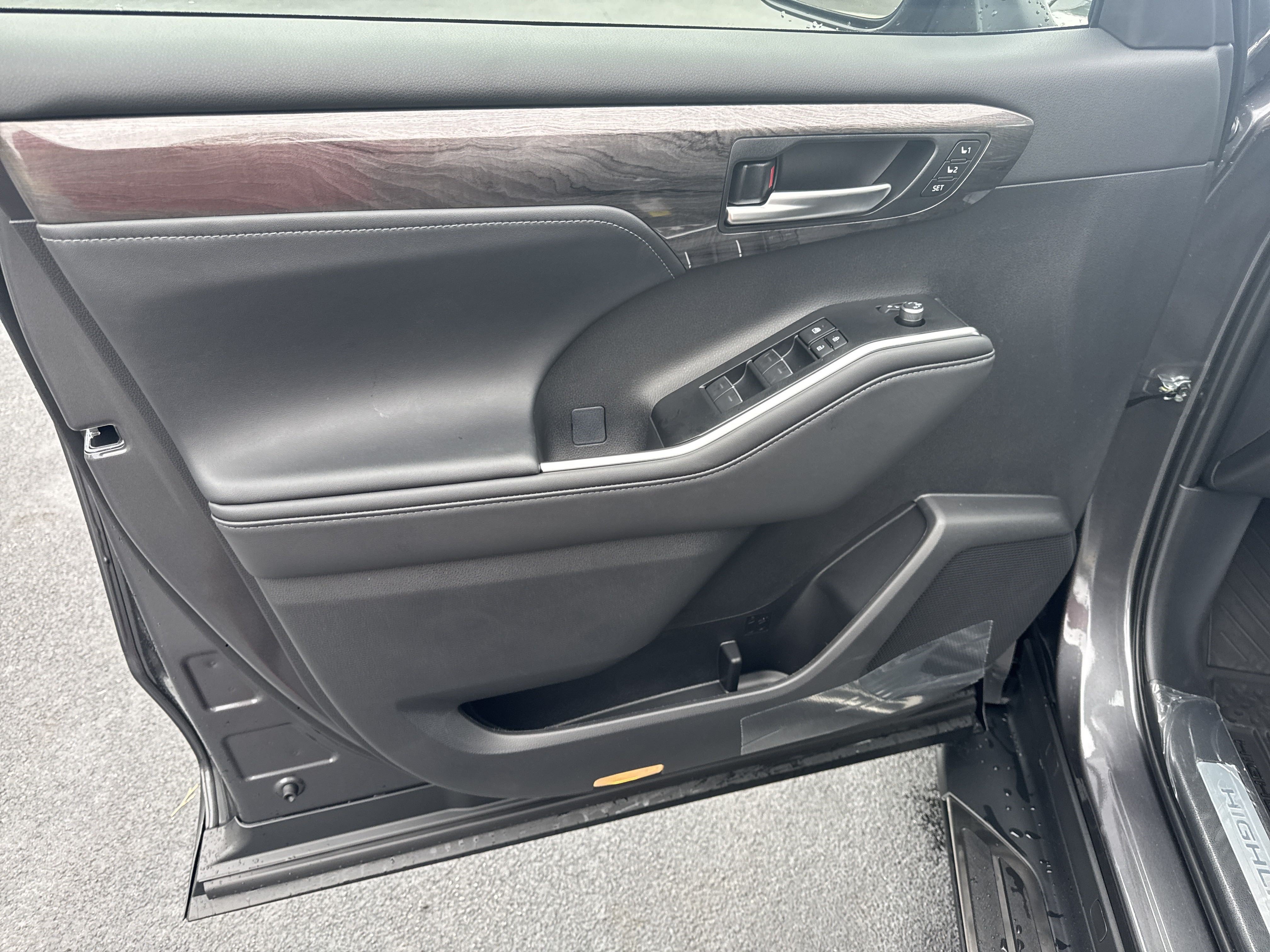 New 2025 Toyota Highlander Limited AWD/4WD image 23