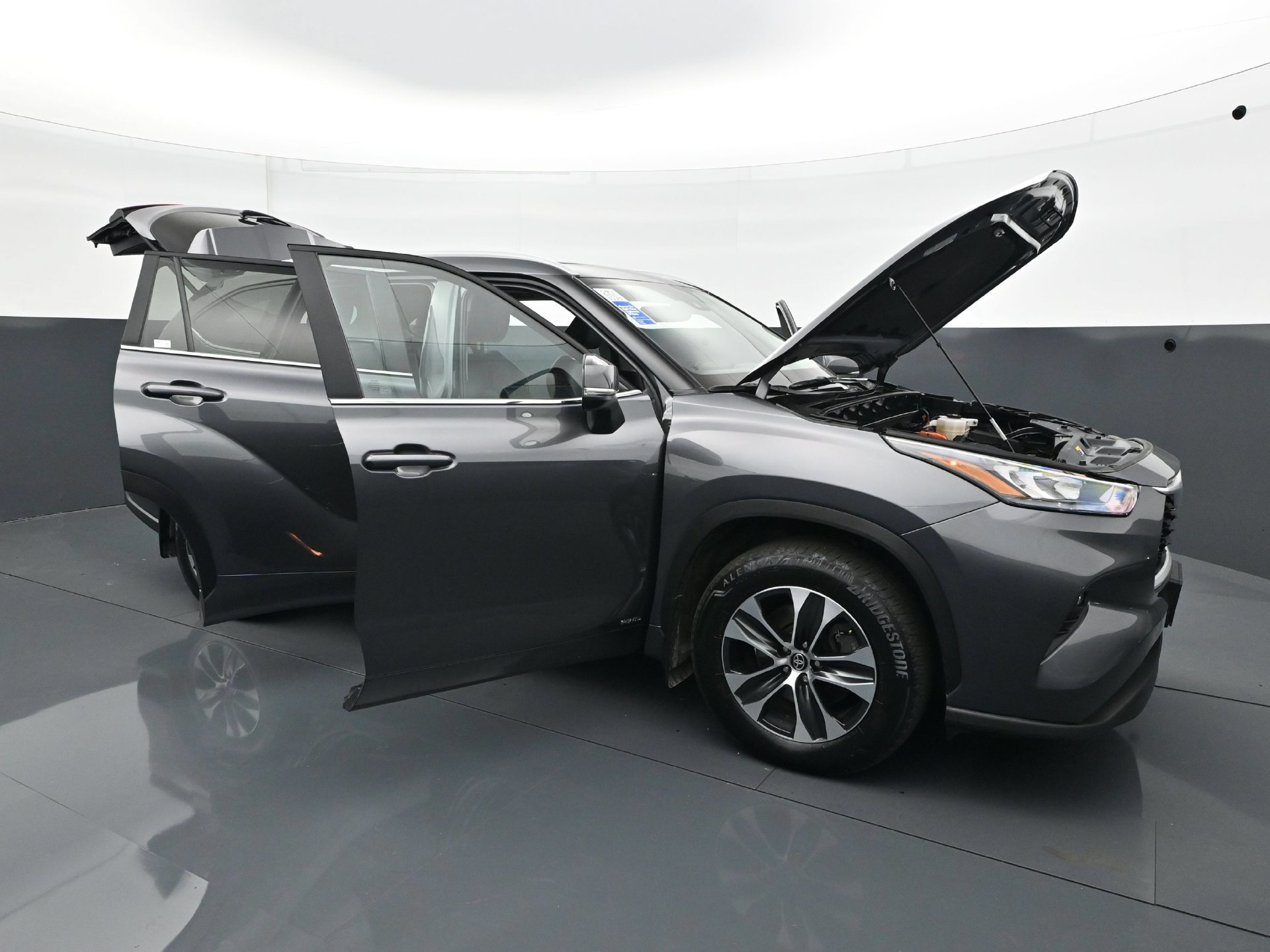 Used 2025 Toyota Highlander XLE AWD/4WD image 36