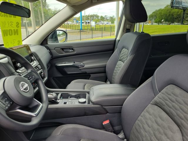 Used 2025 Nissan Pathfinder S AWD/4WD image 12