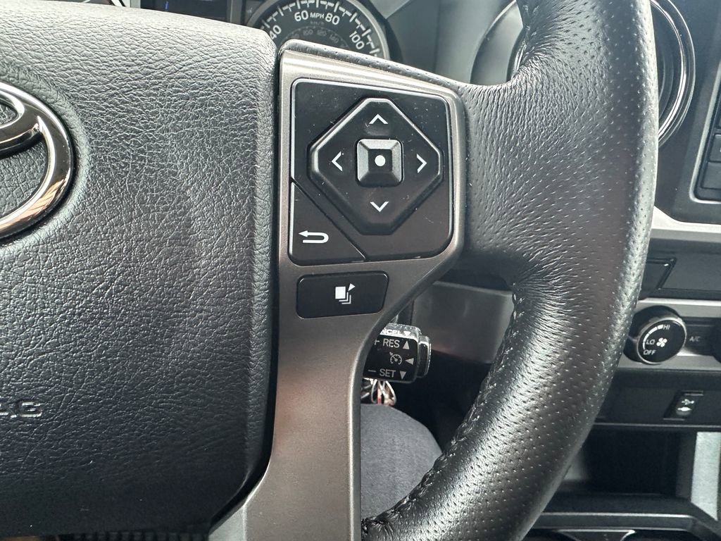 Certified 2017 Toyota Tacoma SR5 AWD/4WD image 22