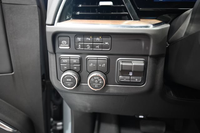 Used 2025 Chevrolet Suburban High Country AWD/4WD image 30
