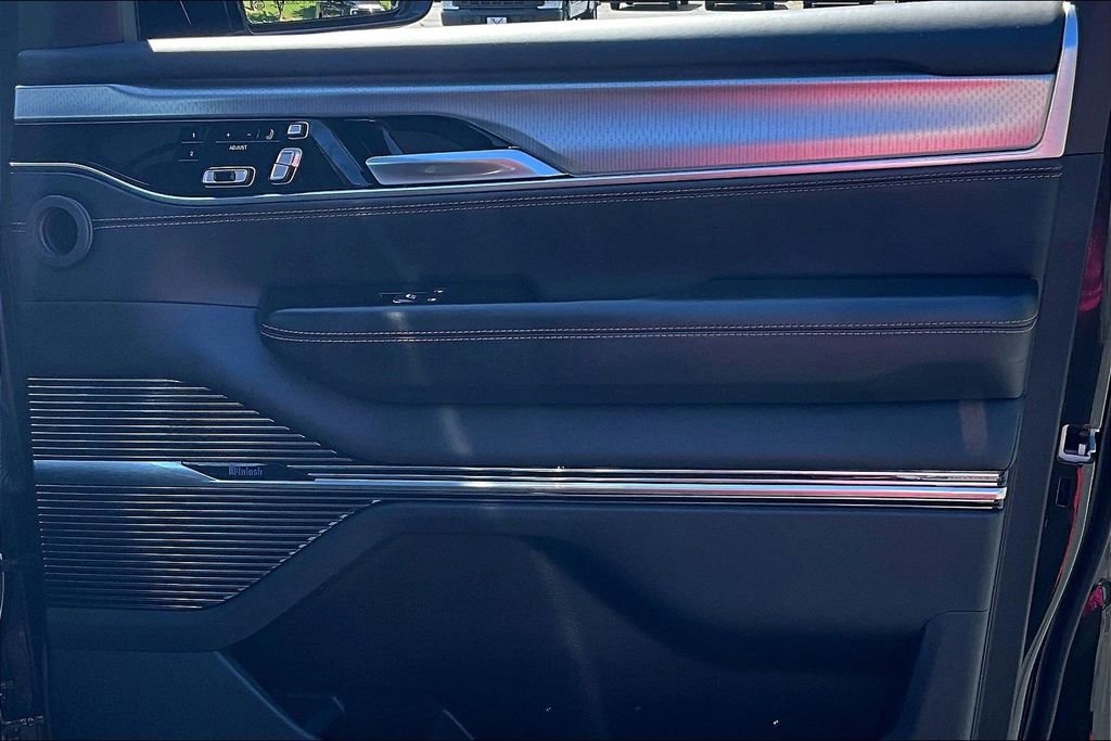 Used 2023 Jeep Grand Wagoneer L Series III image 24