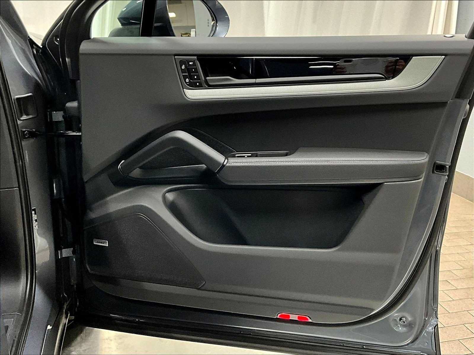 New 2026 Porsche Cayenne Coupe AWD/4WD image 28