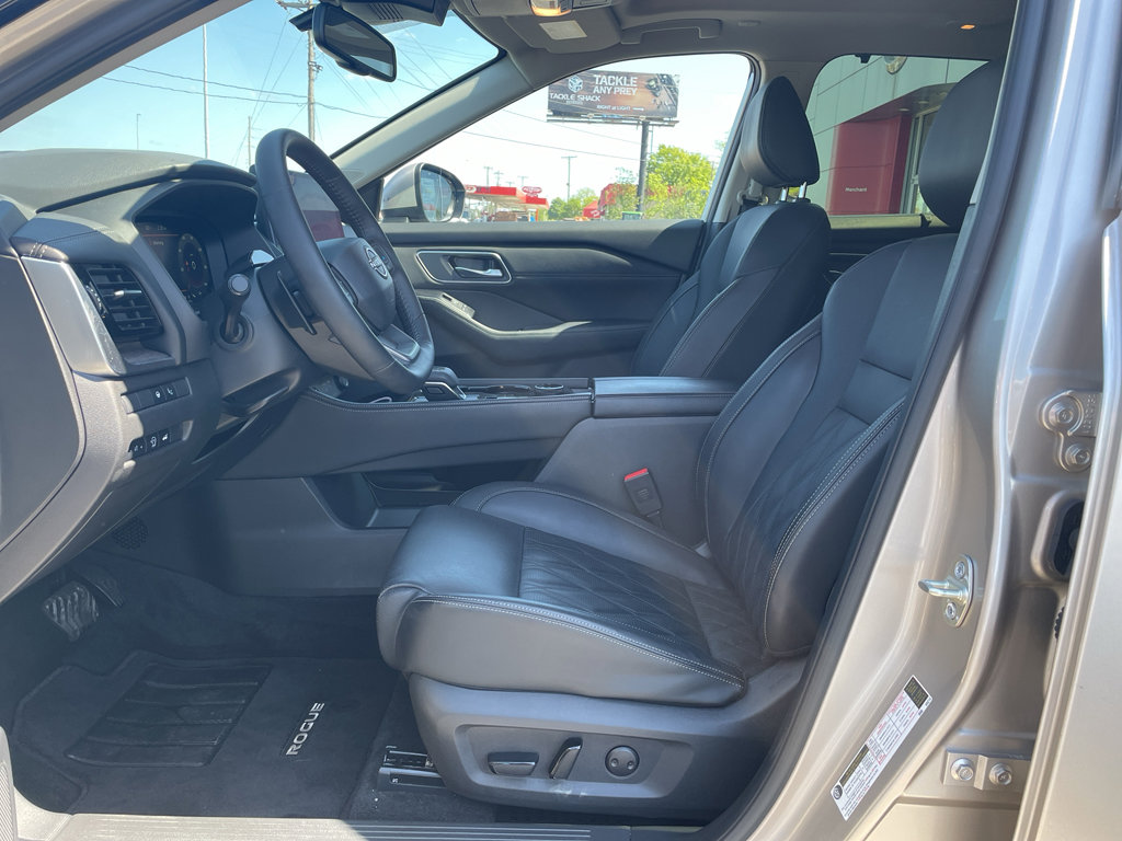 Used 2025 Nissan Rogue Platinum w/ Tech Package image 10