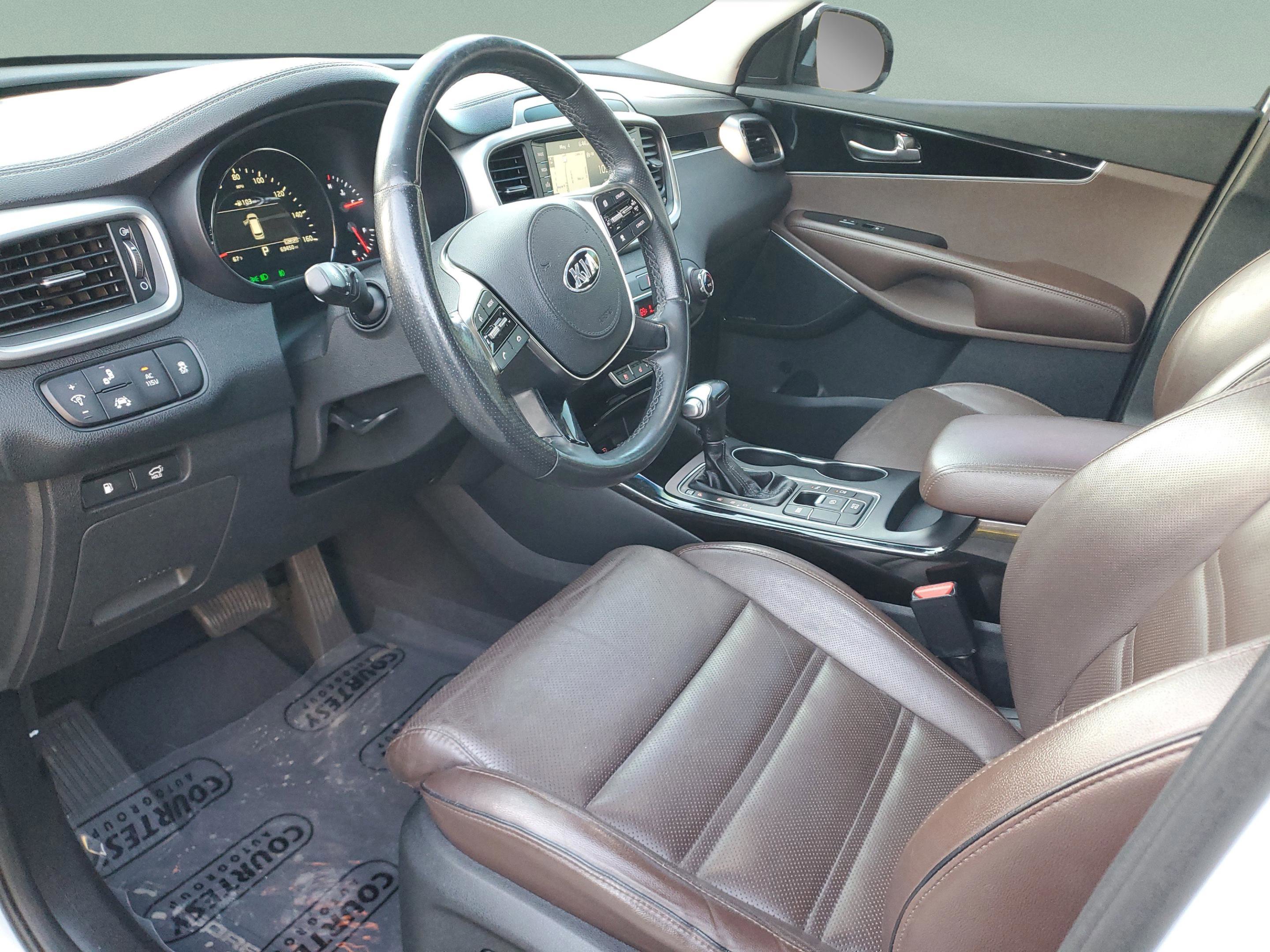 Certified 2019 Kia Sorento SX w/ SX Touring Package FWD image 17