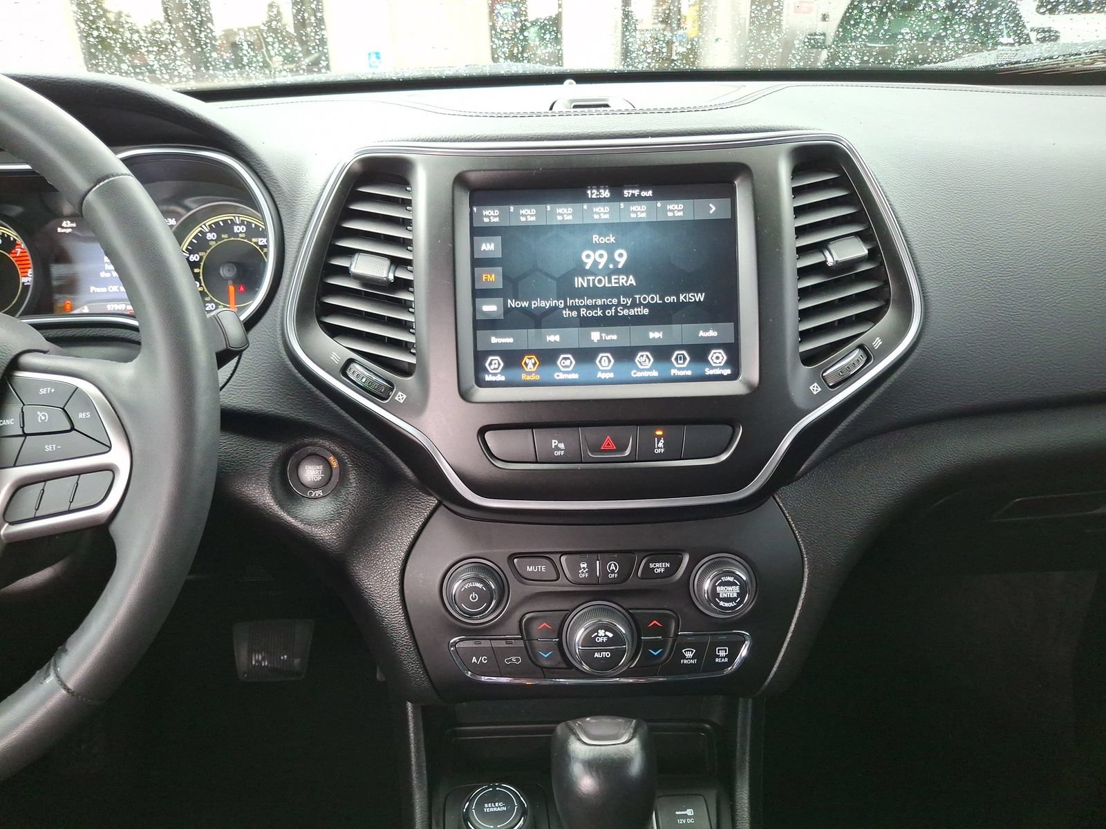 Certified 2021 Jeep Cherokee Latitude Lux w/ Comfort/Convenience Group AWD/4WD image 24