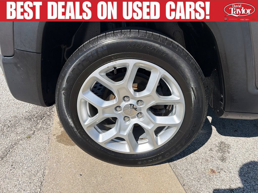 Used 2018 Jeep Renegade Latitude FWD image 34