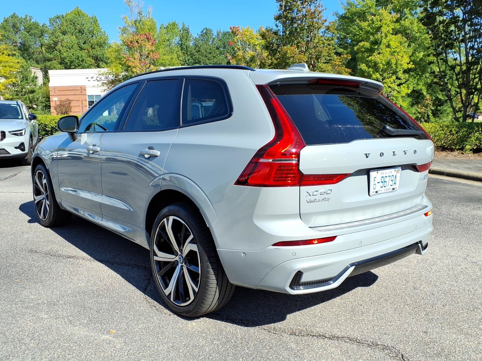 Certified 2024 Volvo XC60 B5 Ultimate w/ Protection Package Premier AWD/4WD image 7