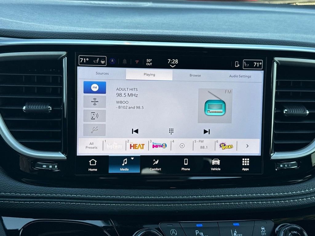 New 2026 Chrysler Pacifica Select AWD/4WD image 16