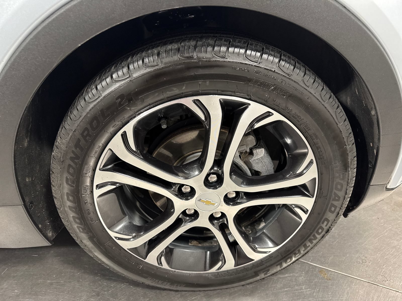 Used 2018 Chevrolet Bolt Premier w/ Driver Confidence II Package FWD image 14