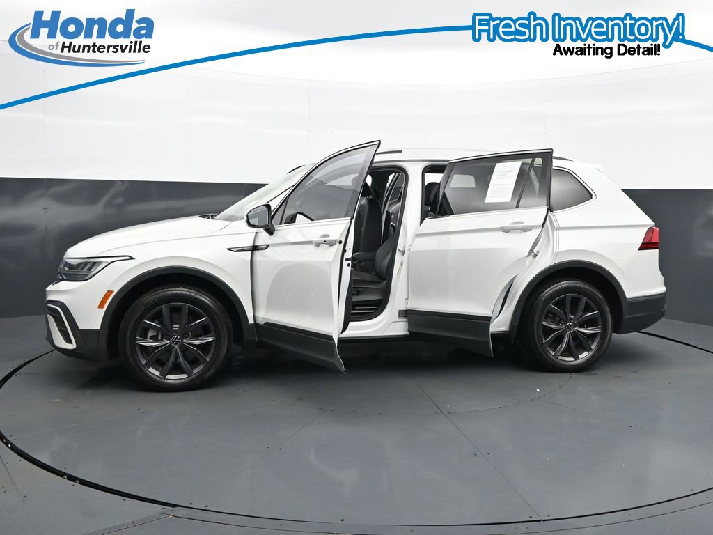 Used 2023 Volkswagen Tiguan SE w/ Panoramic Sunroof Package FWD image 42