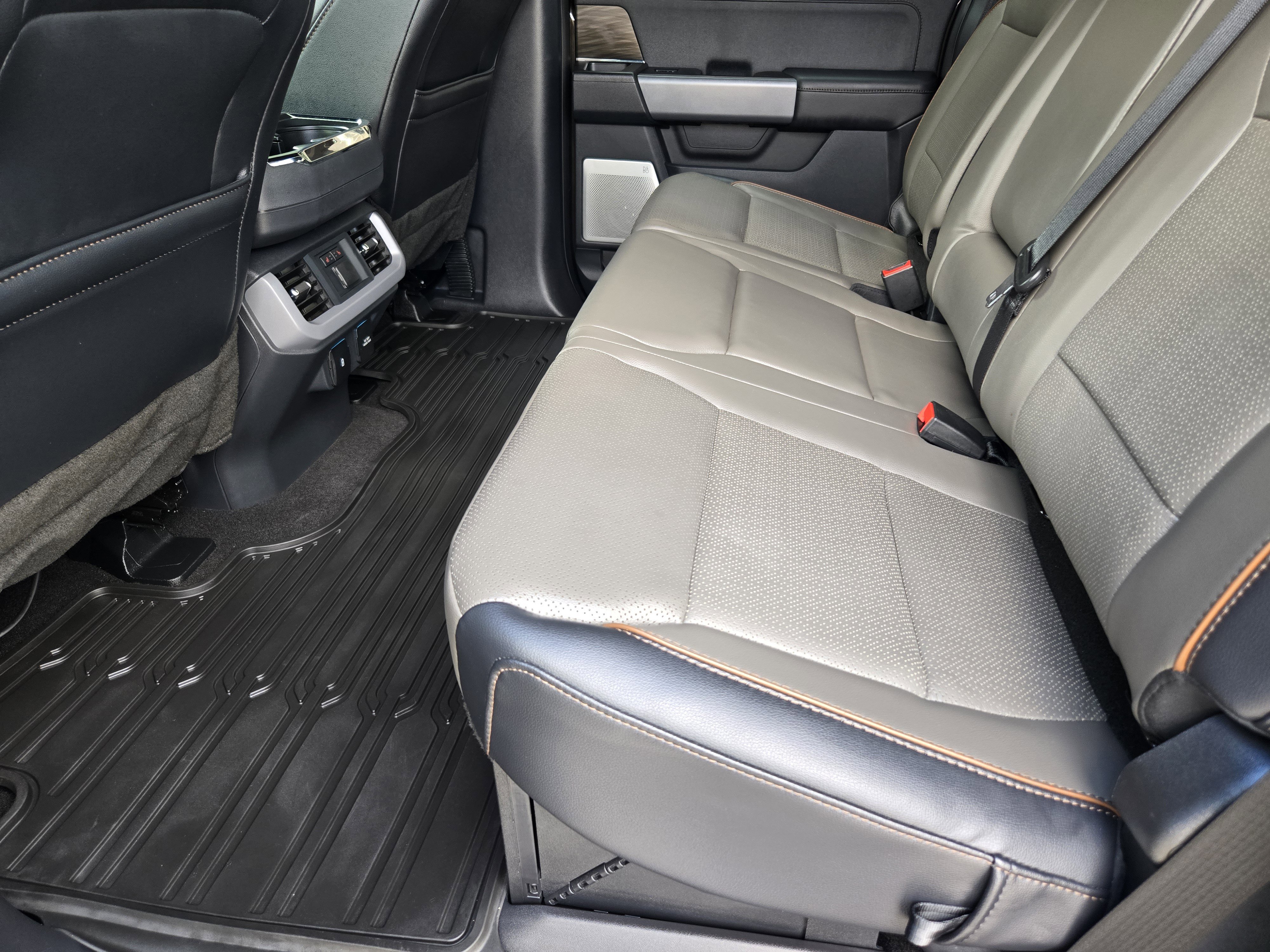 Used 2024 Ford F150 Lariat w/ Equipment Group 502A High image 22