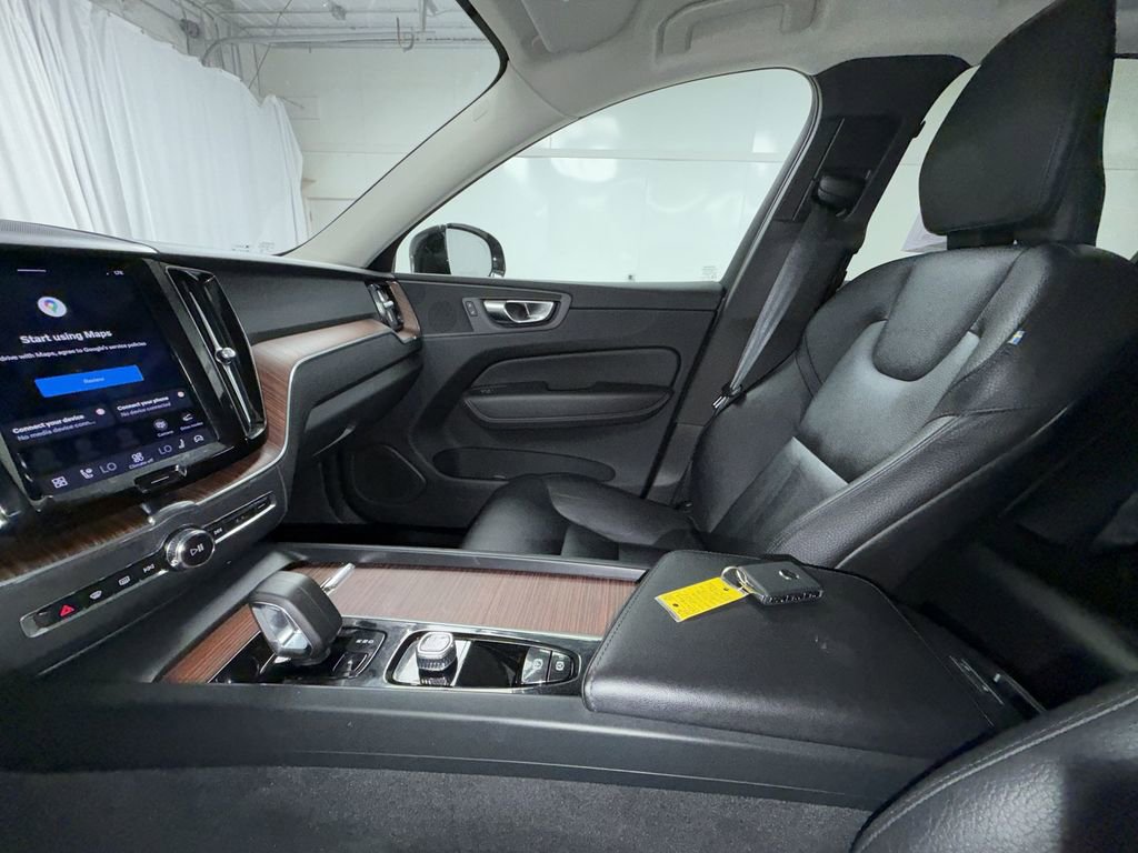Certified 2024 Volvo XC60 B5 Plus w/ Climate Package AWD/4WD image 19