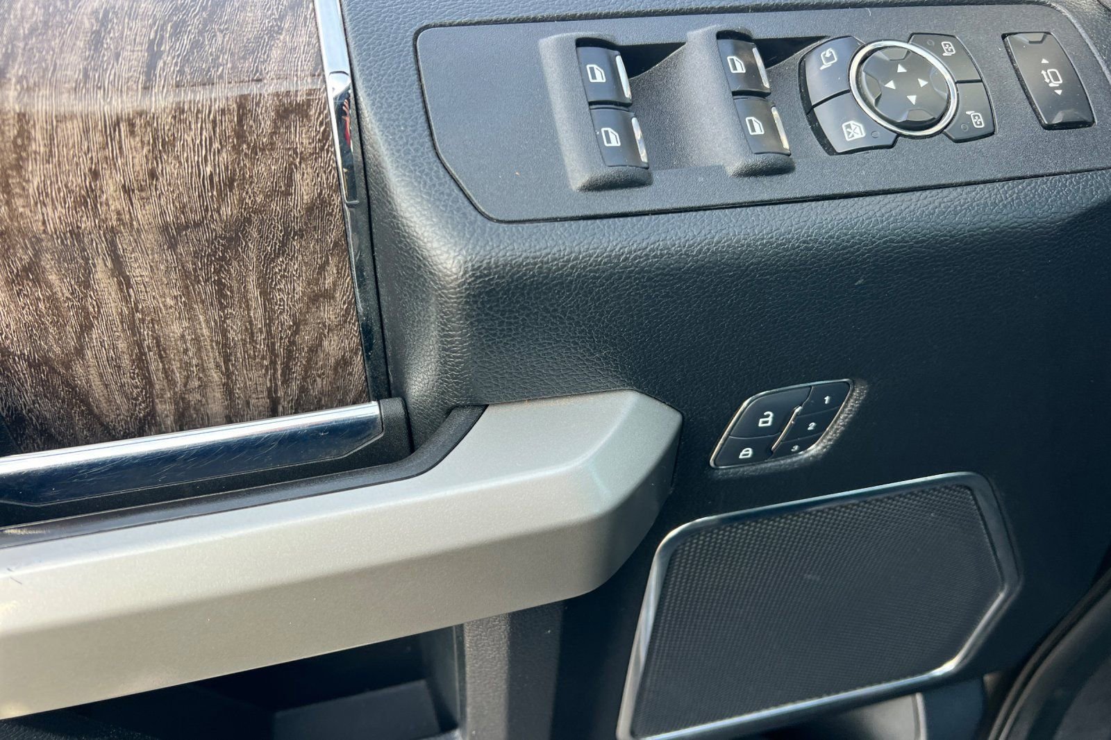 Used 2017 Ford F350 Lariat w/ Camper Package image 8