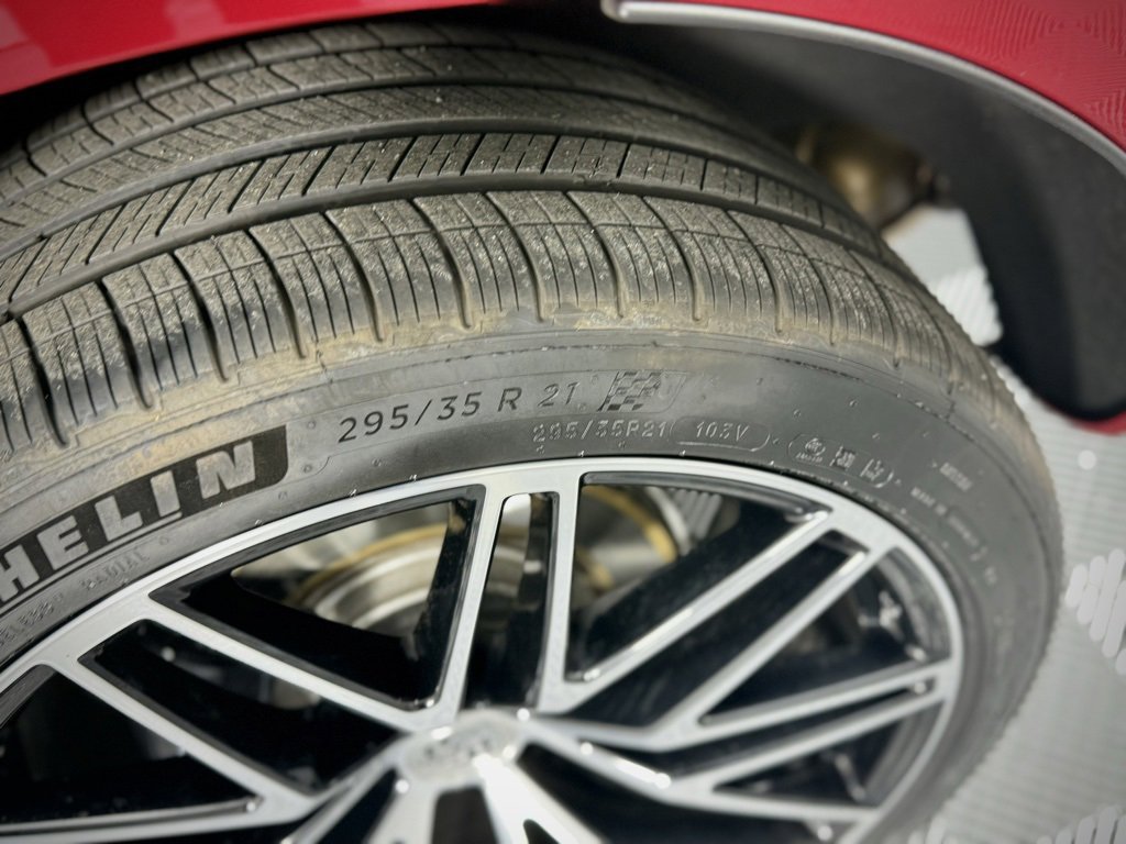 Certified 2024 Porsche Macan image 17