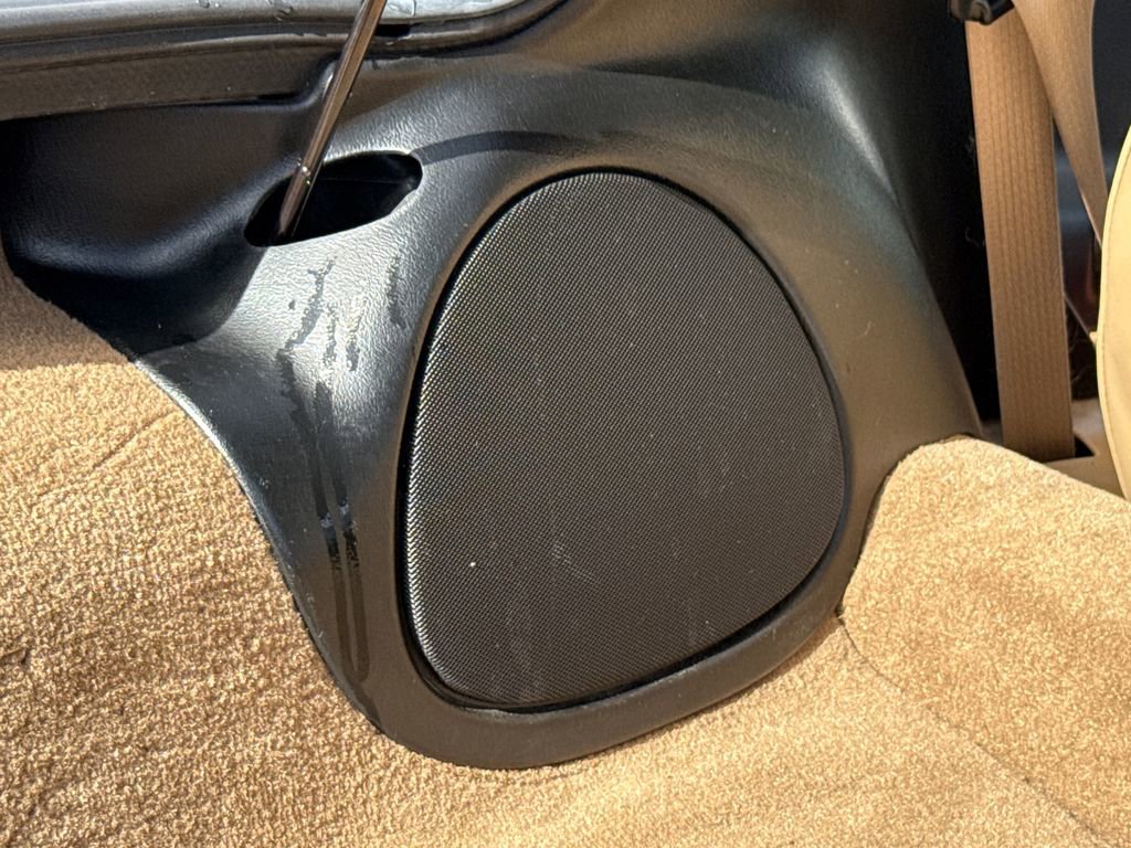 Used 2001 Chevrolet Corvette Coupe w/ Preferred Equipment Group2 RWD image 9