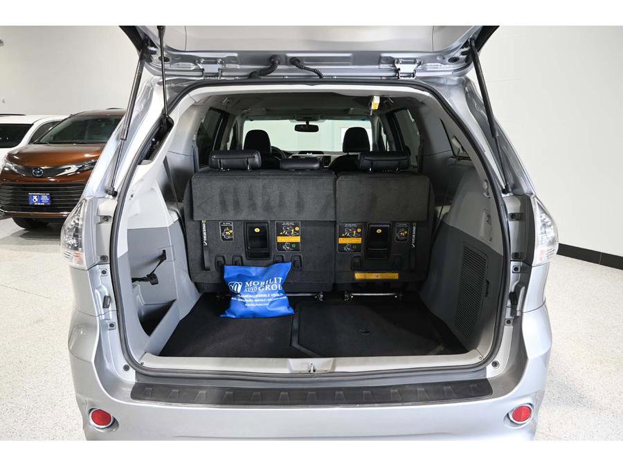 Used 2013 Toyota Sienna SE image 27