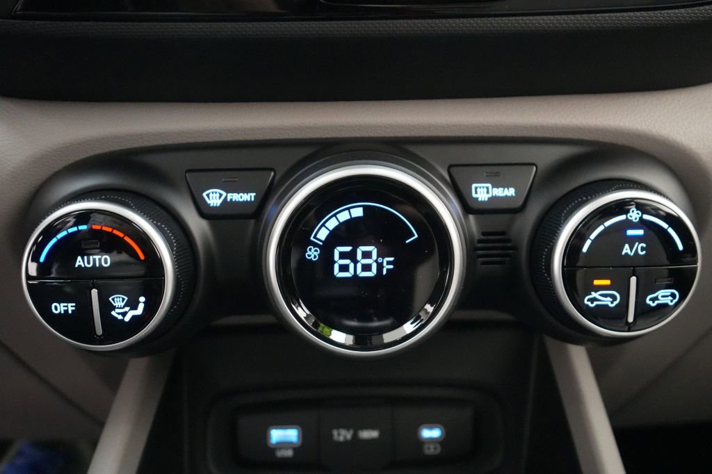 New 2025 Hyundai Venue SEL image 40