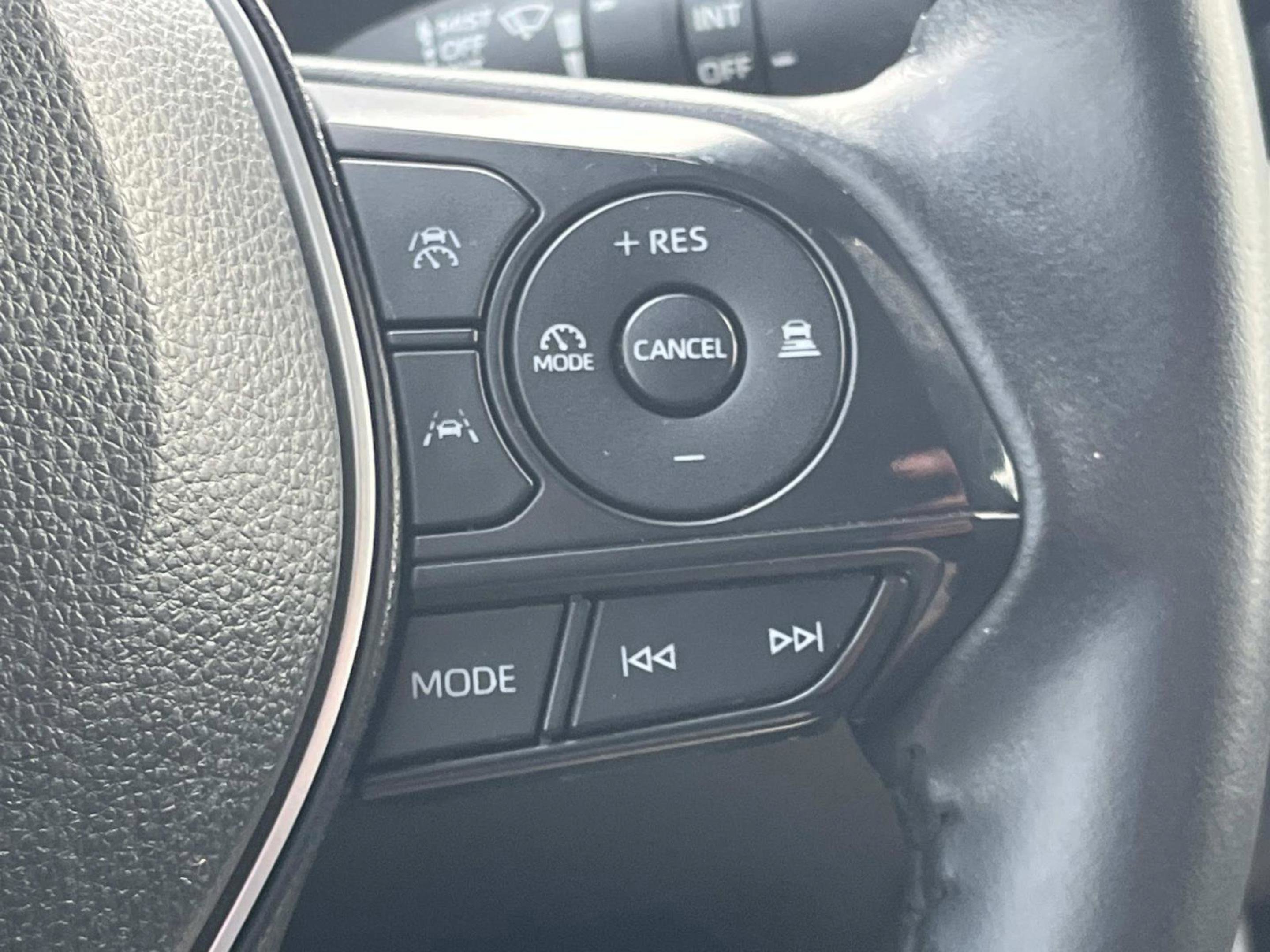 Used 2023 Toyota Corolla Cross LE image 31