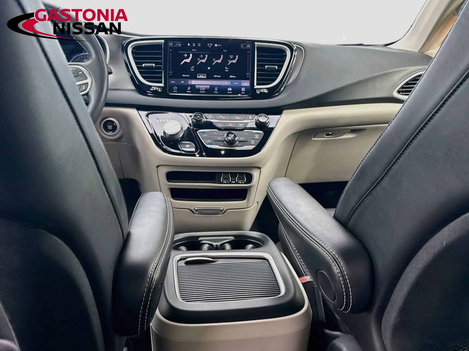 Used 2023 Chrysler Pacifica Touring-L FWD image 31