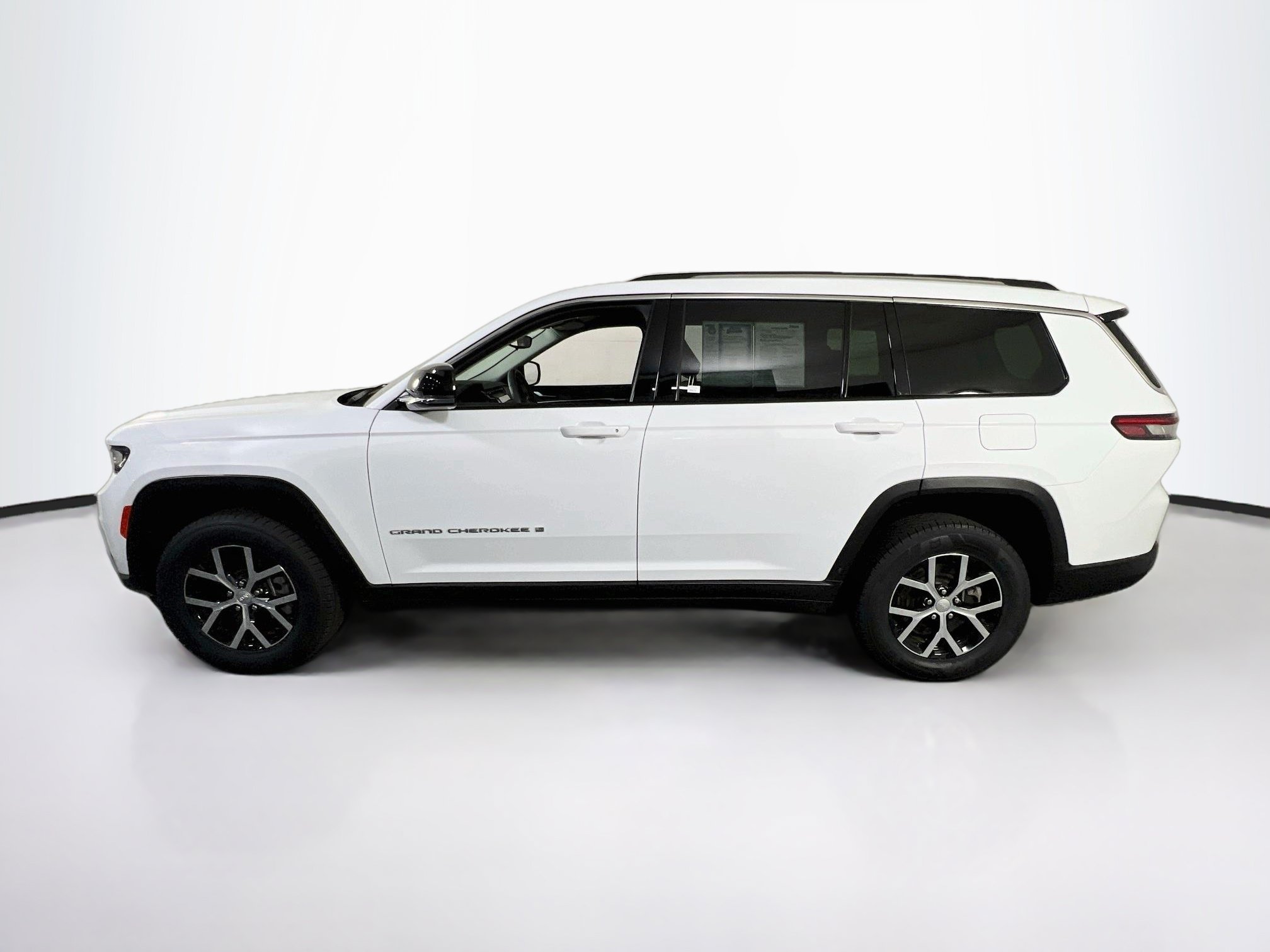 Used 2023 Jeep Grand Cherokee L Limited AWD/4WD image 8