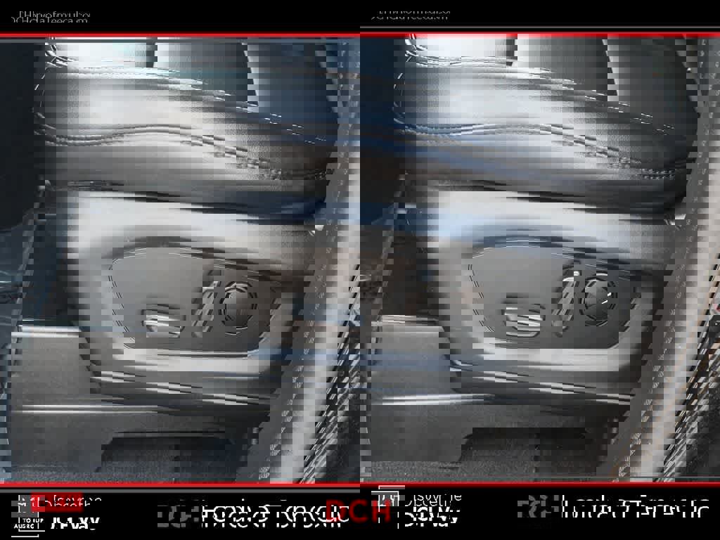 Used 2022 Ford Explorer XLT w/ Equipment Group 202A image 17