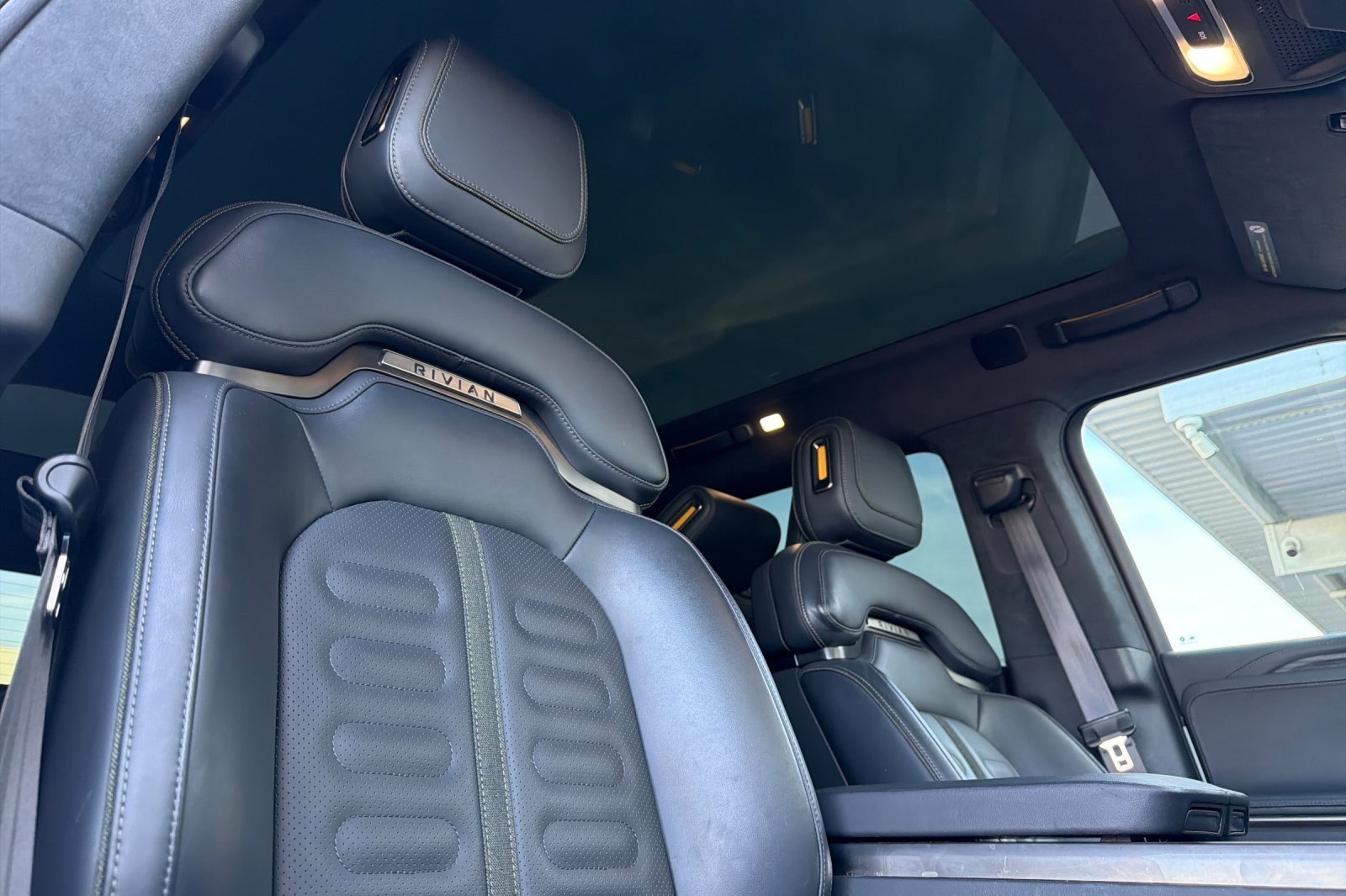 Used 2024 Rivian R1S Adventure image 17