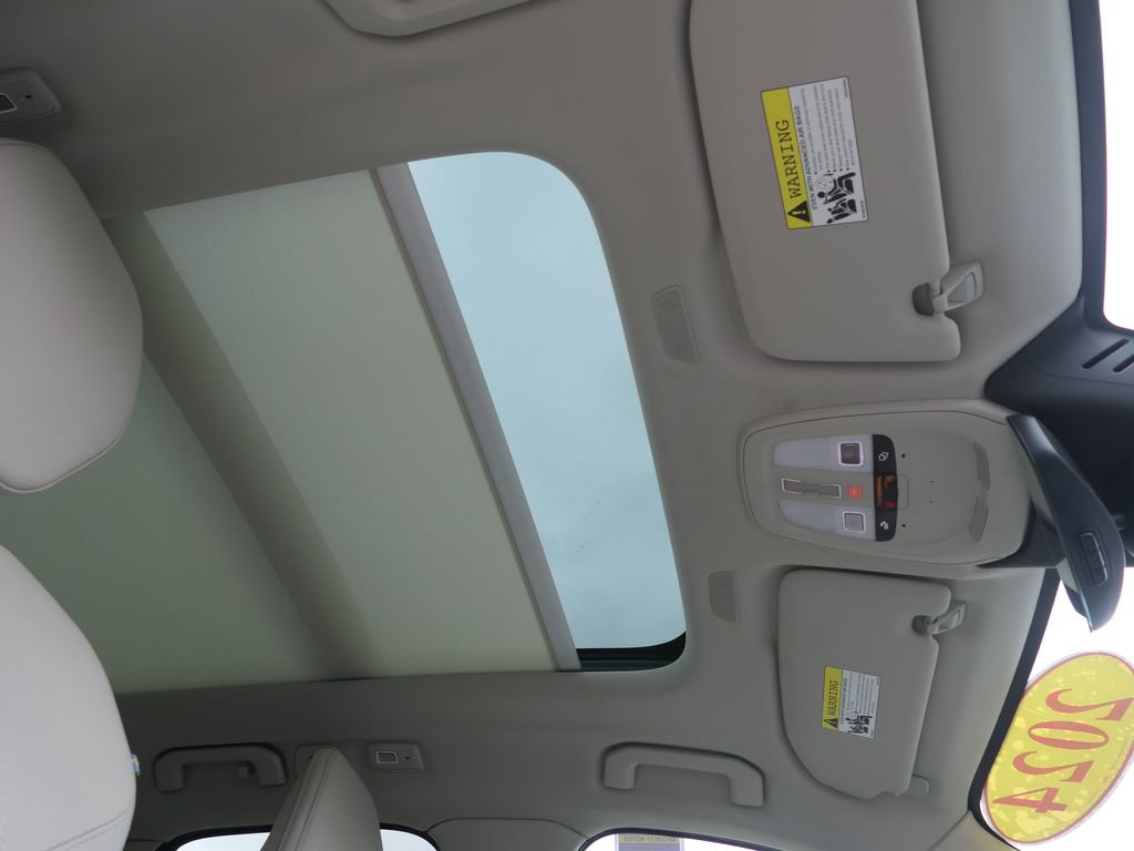 Used 2024 Volvo XC60 B5 Plus image 27