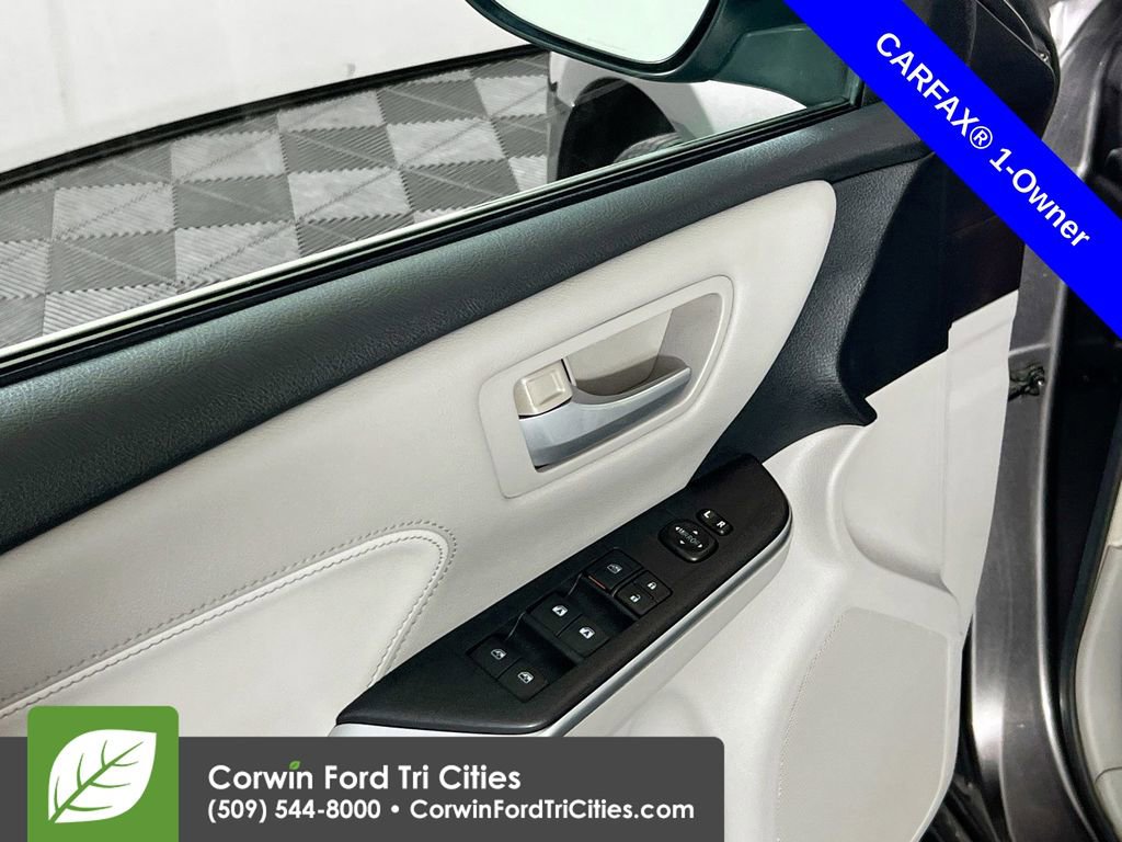 Used 2015 Toyota Camry XLE w/ Advanced Technology Package image 12