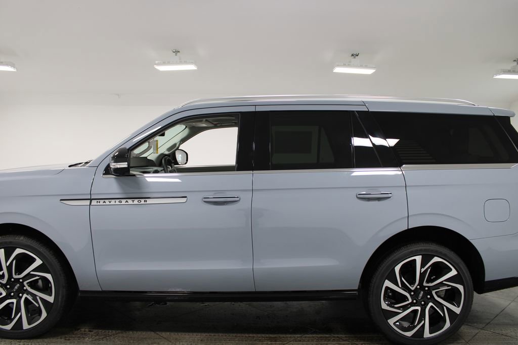New 2026 Lincoln Navigator Reserve image 5