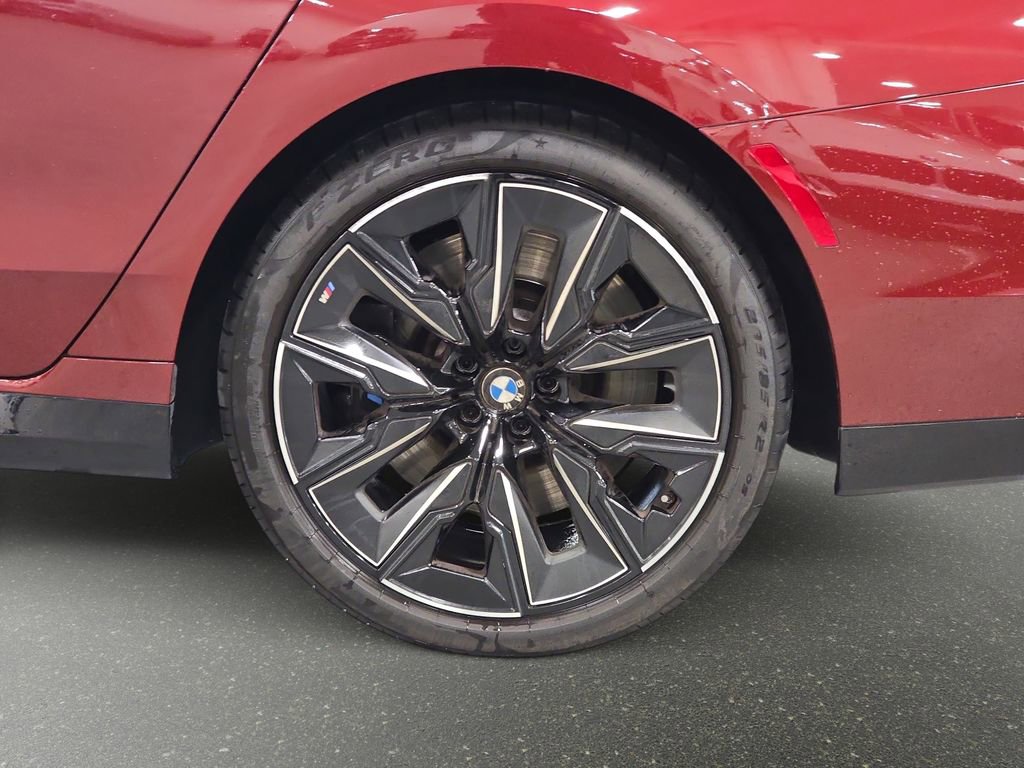 Certified 2023 BMW 760i xDrive w/ Parking Assistance Package image 27