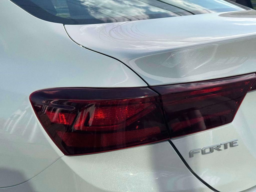 Used 2023 Kia Forte LXS w/ LXS Technology Package image 9