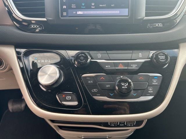 Used 2023 Chrysler Voyager LX image 25