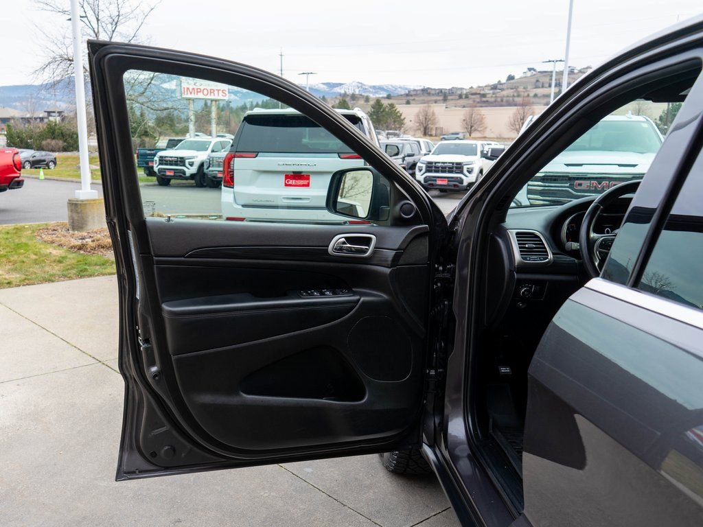 Used 2020 Jeep Grand Cherokee Laredo w/ Quick Order Package 2BN North image 15