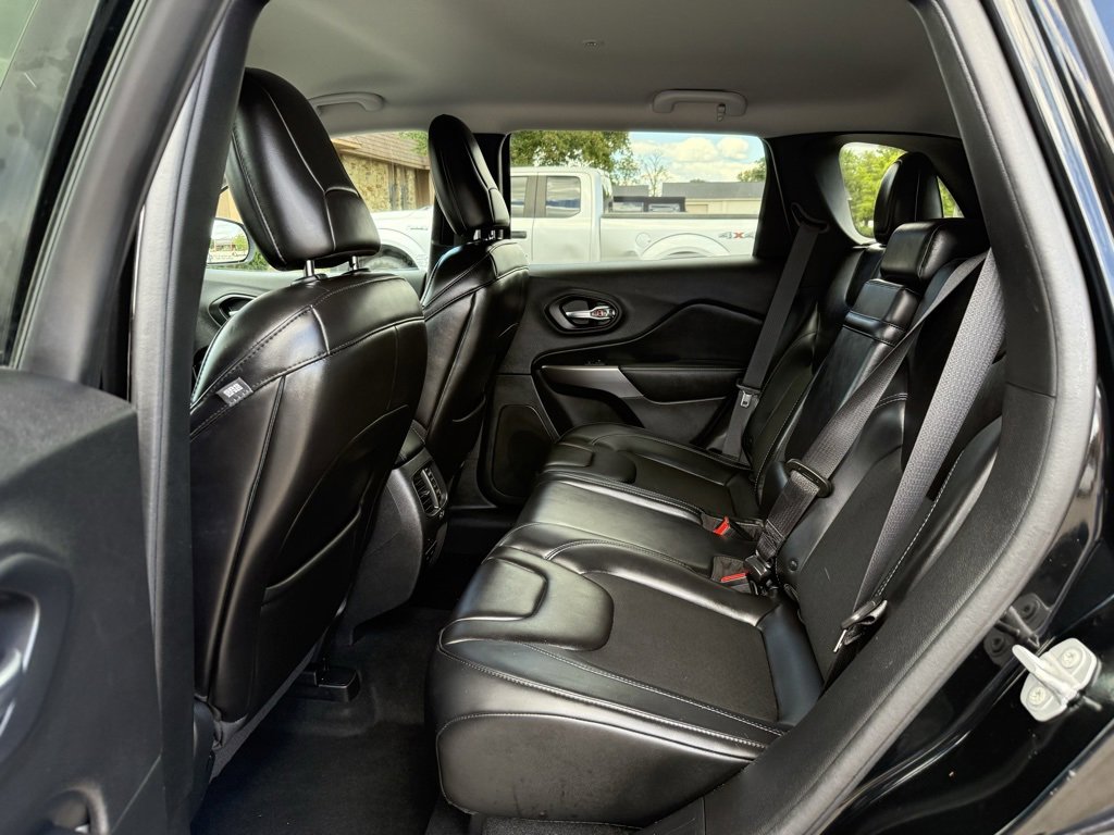 Used 2019 Jeep Cherokee Latitude Plus w/ Cold Weather Group image 12