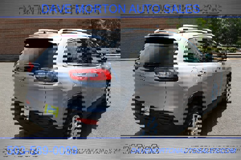 Used 2018 Jeep Cherokee Latitude Plus w/ Cold Weather Group image 4