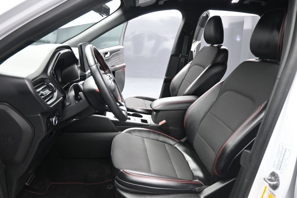Certified 2023 Ford Escape ST-Line w/ Tech Pack #1 AWD/4WD image 9