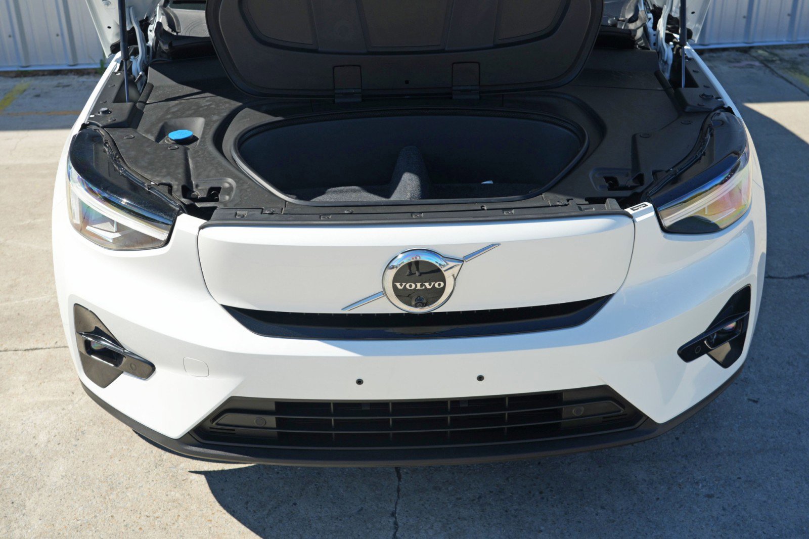 Used 2023 Volvo XC40 Recharge Plus w/ Protection Package Premier image 8