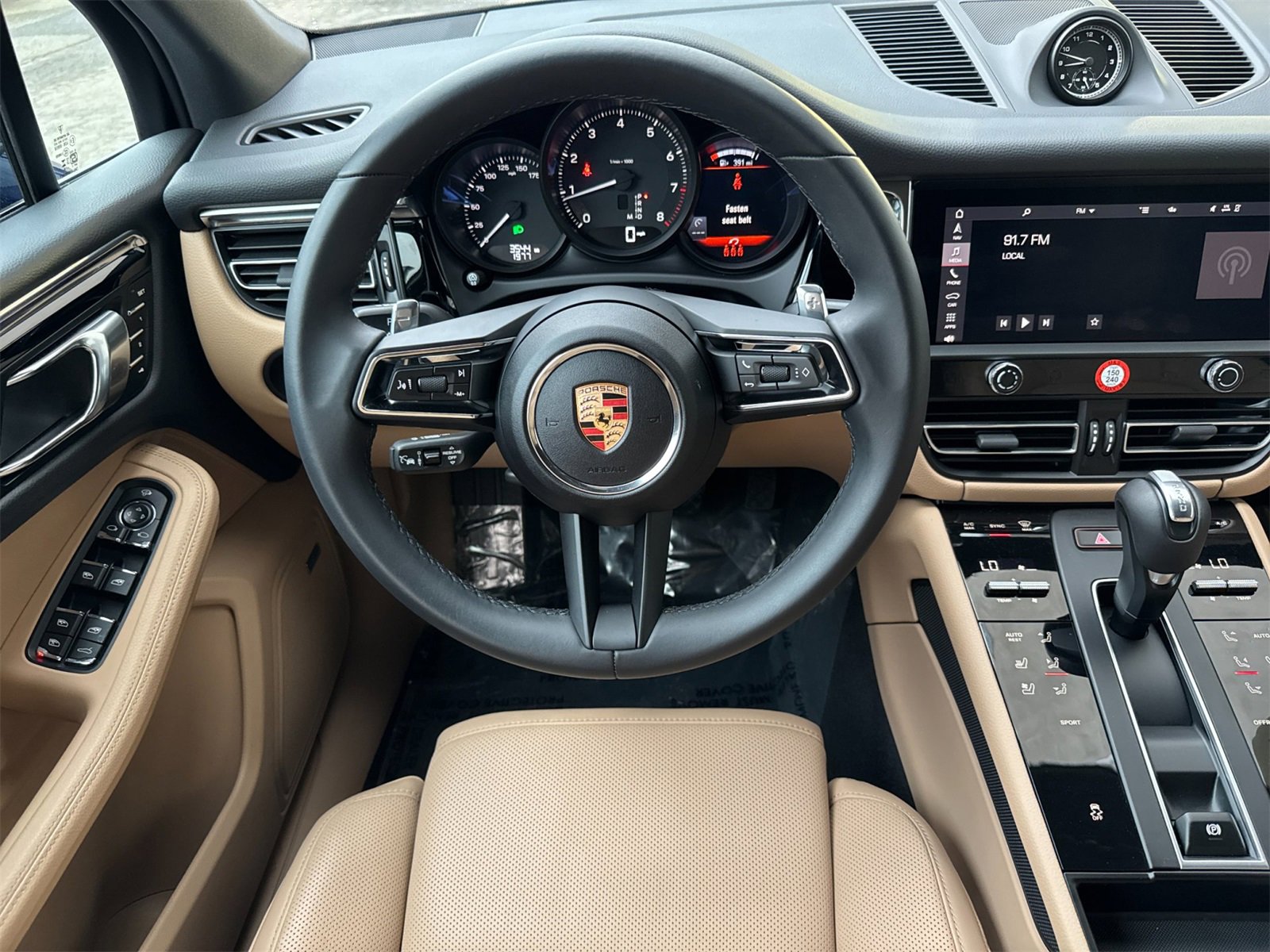 Used 2025 Porsche Macan image 16