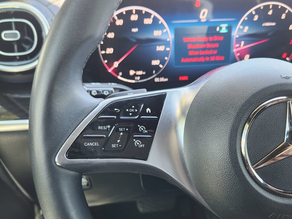 Used 2025 Mercedes-Benz GLC 300 image 17