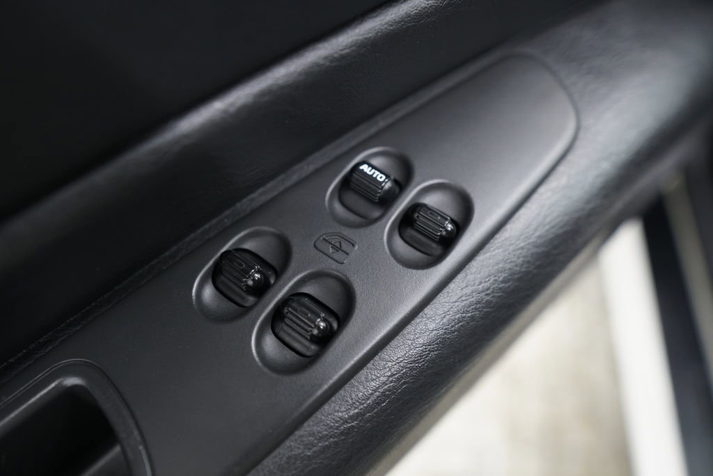 Used 2005 Chrysler Sebring Touring image 19