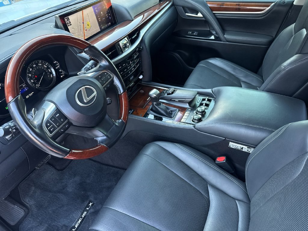 Used 2021 Lexus LX 570 4WD w/ Luxury Package image 10