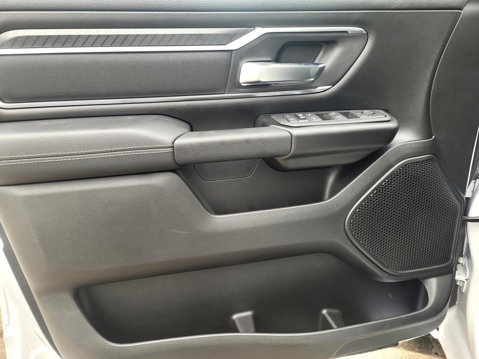 New 2026 RAM 1500 4x4 Crew Cab image 17