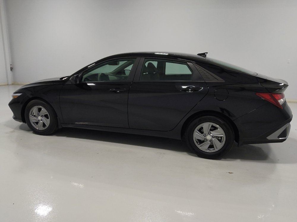 Used 2025 Hyundai Elantra SE image 3