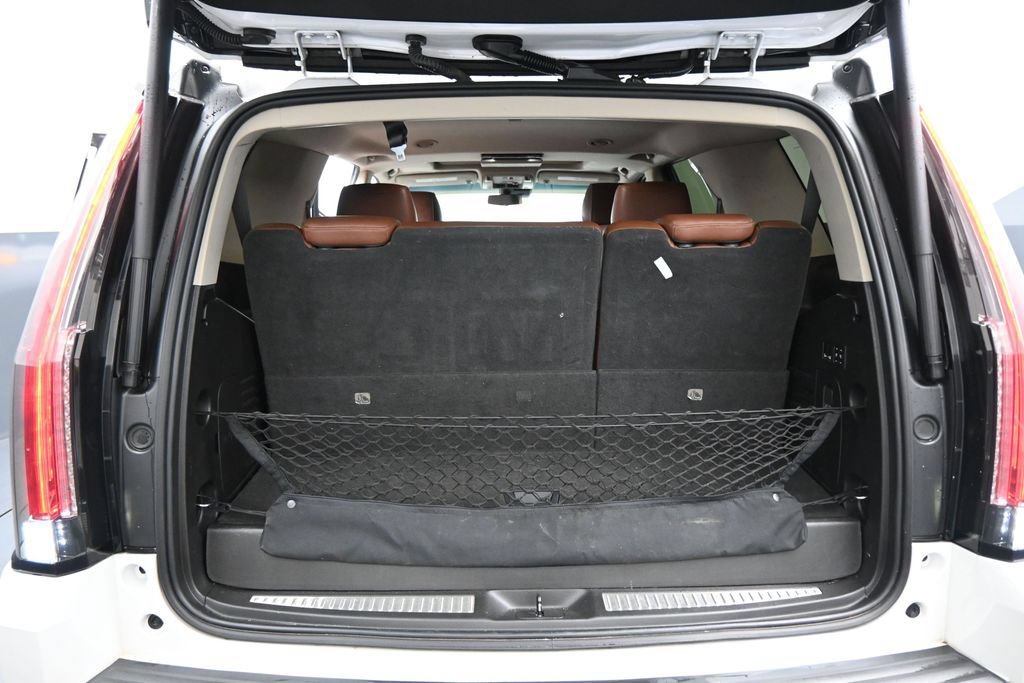 Used 2018 Cadillac Escalade Luxury AWD/4WD image 24